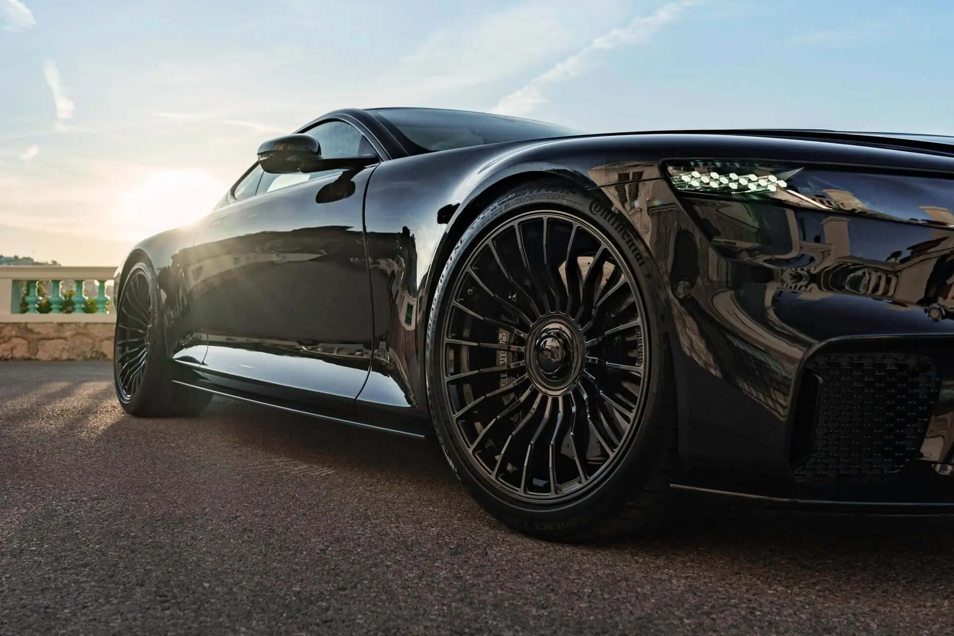 Brabus Bodo front wheel and carbon fender in low evening sun on the Riviera