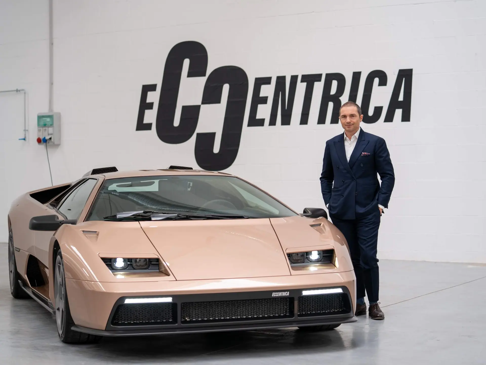 Emanuel Colombini beside the Rose Phoenix Eccentrica V12