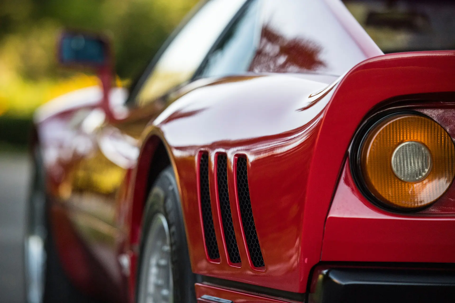 Ferrari 288 GTO front fender vent and headlamp detail