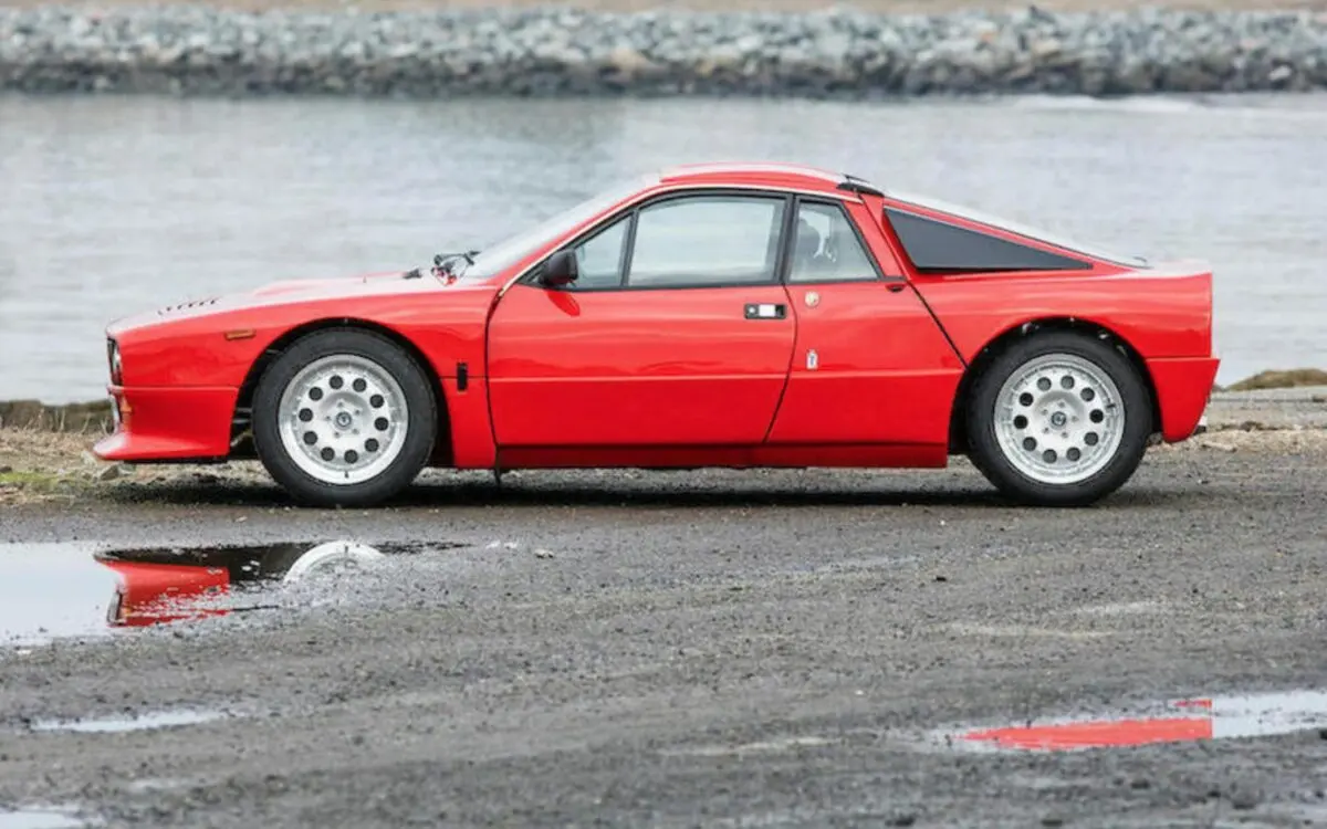 Red Rally 037 Stradale in side profile