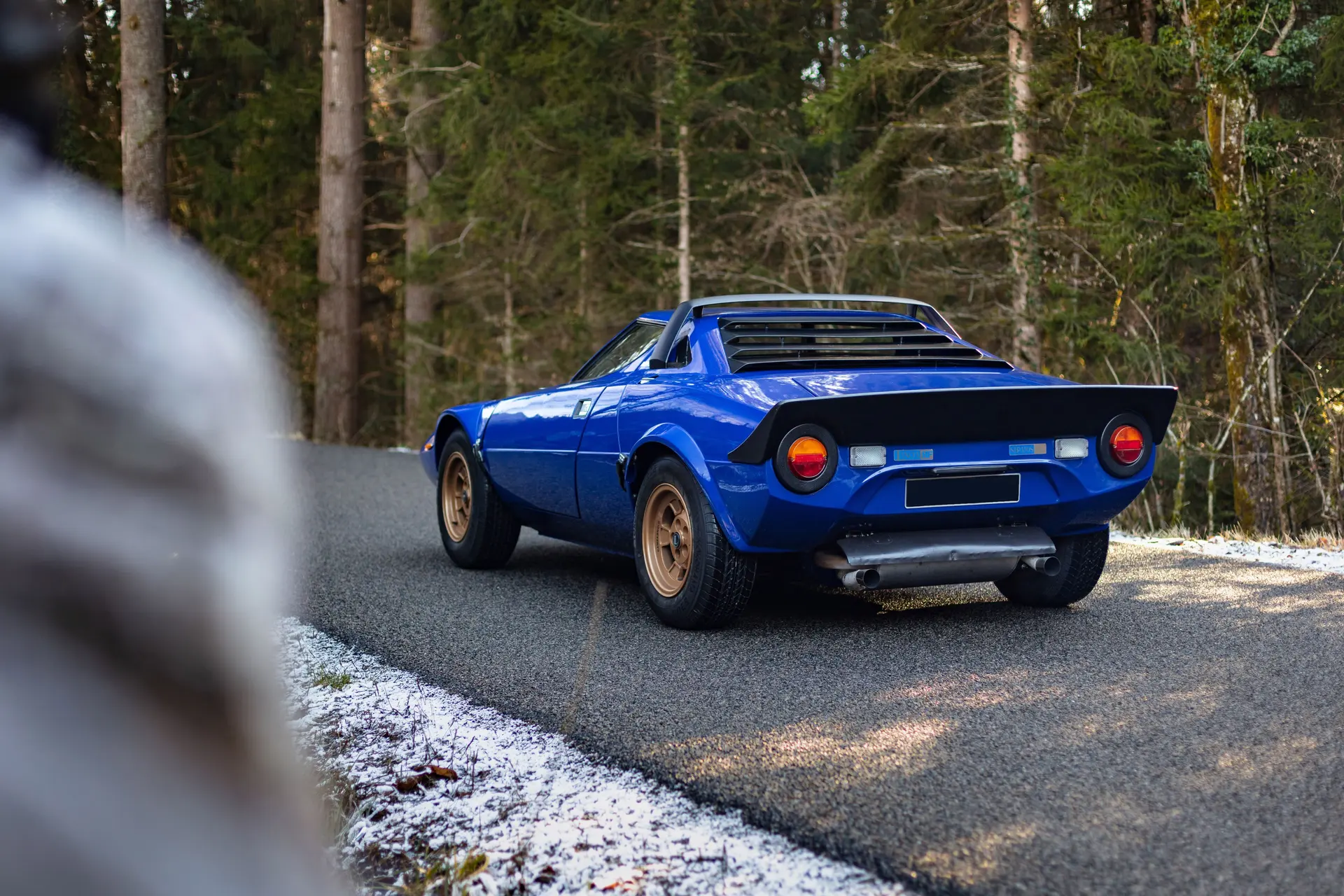Dino V6 engine bay of a blue Stratos HF Stradale