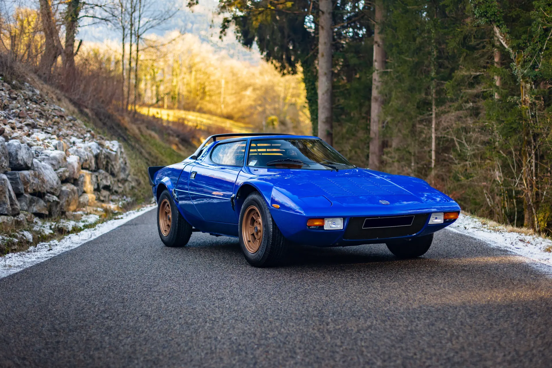 Blue Stratos HF Stradale in side profile