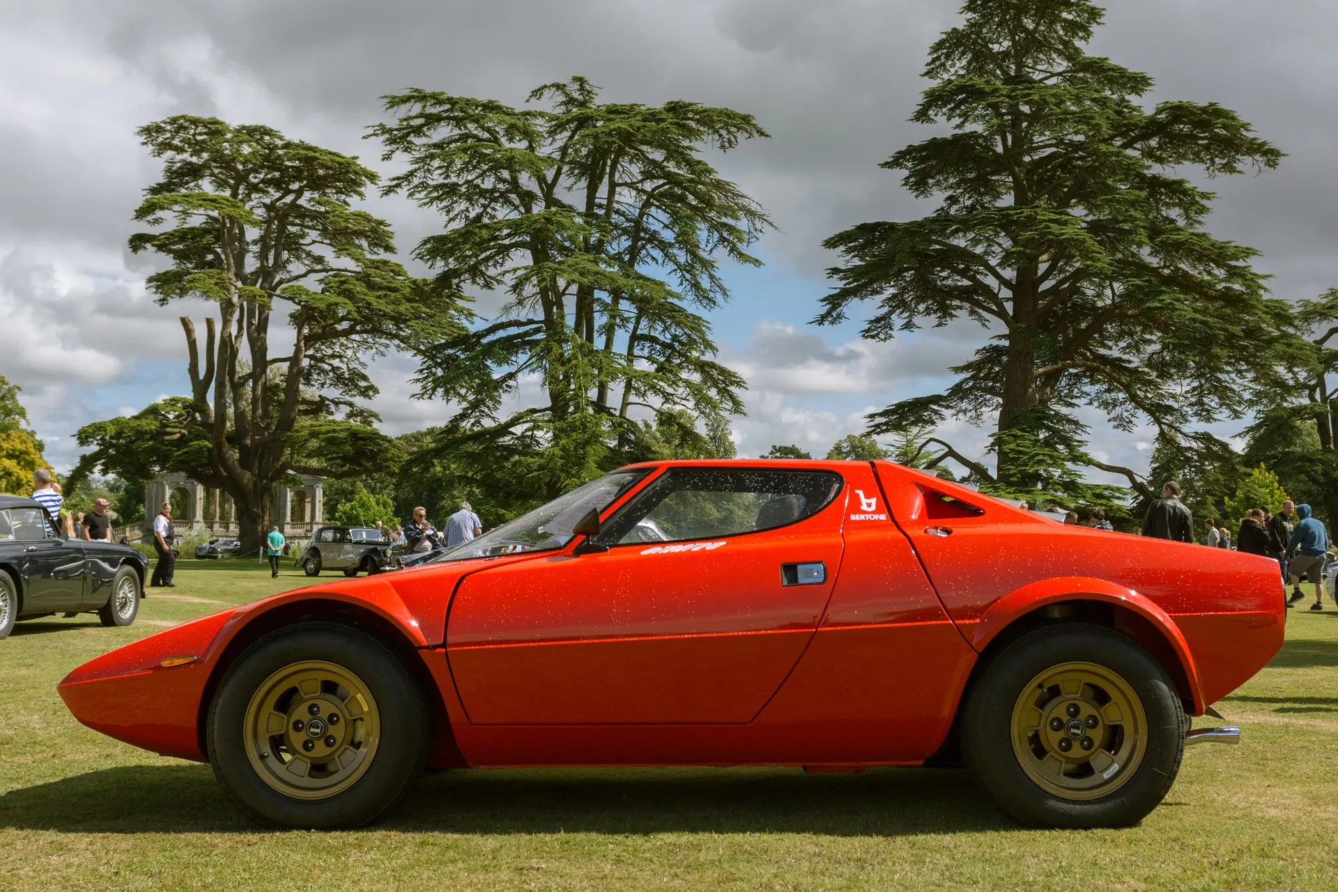 Red Stratos HF Stradale in side profile