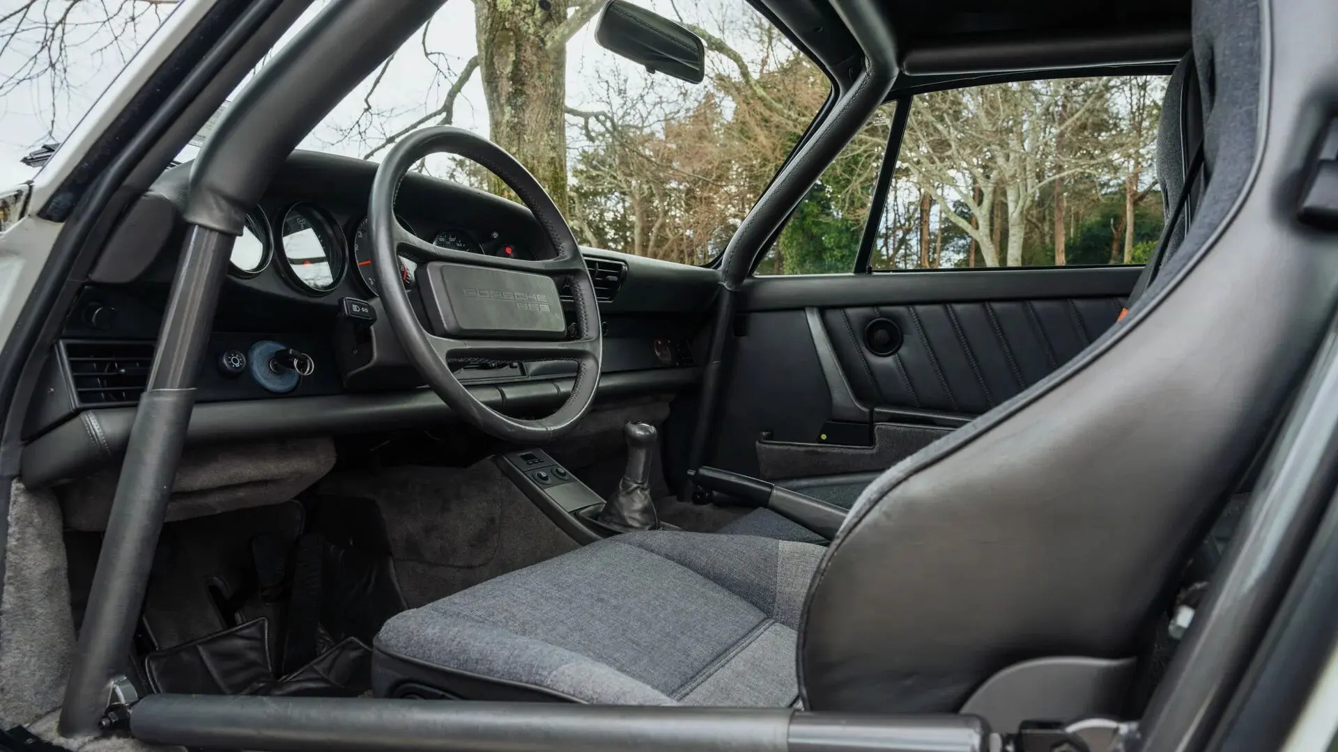 Porsche 959 Sport chassis 905011 cabin and front seats
