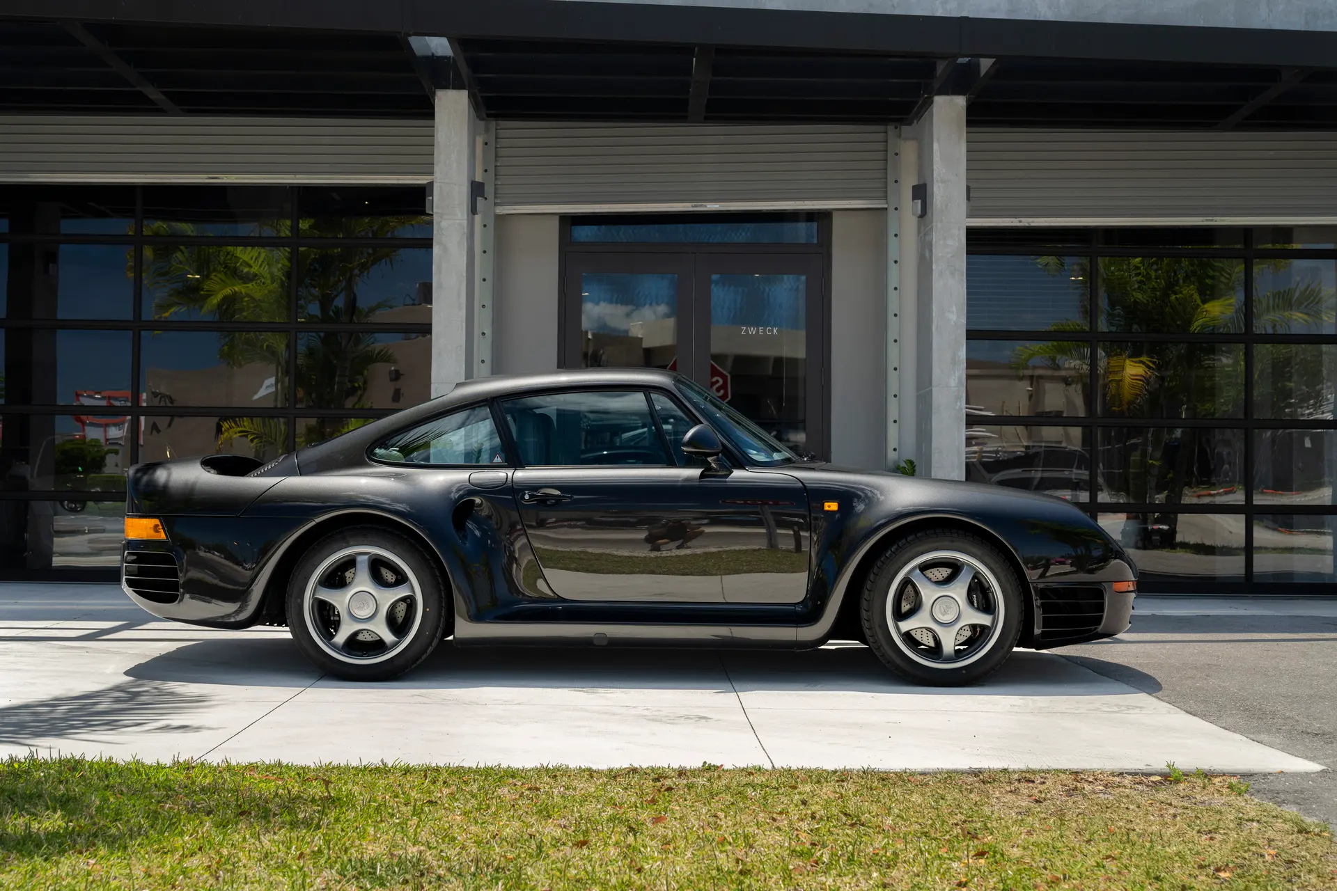 Graphite Metallic Porsche 959 Komfort, side view