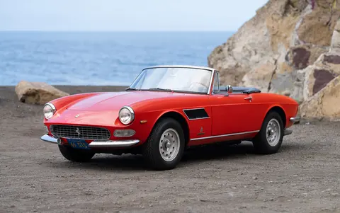 275 GTS — photograph