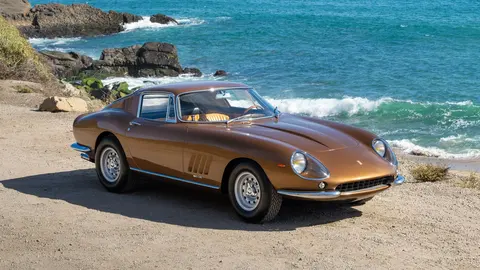 275 GTB/4 — photograph
